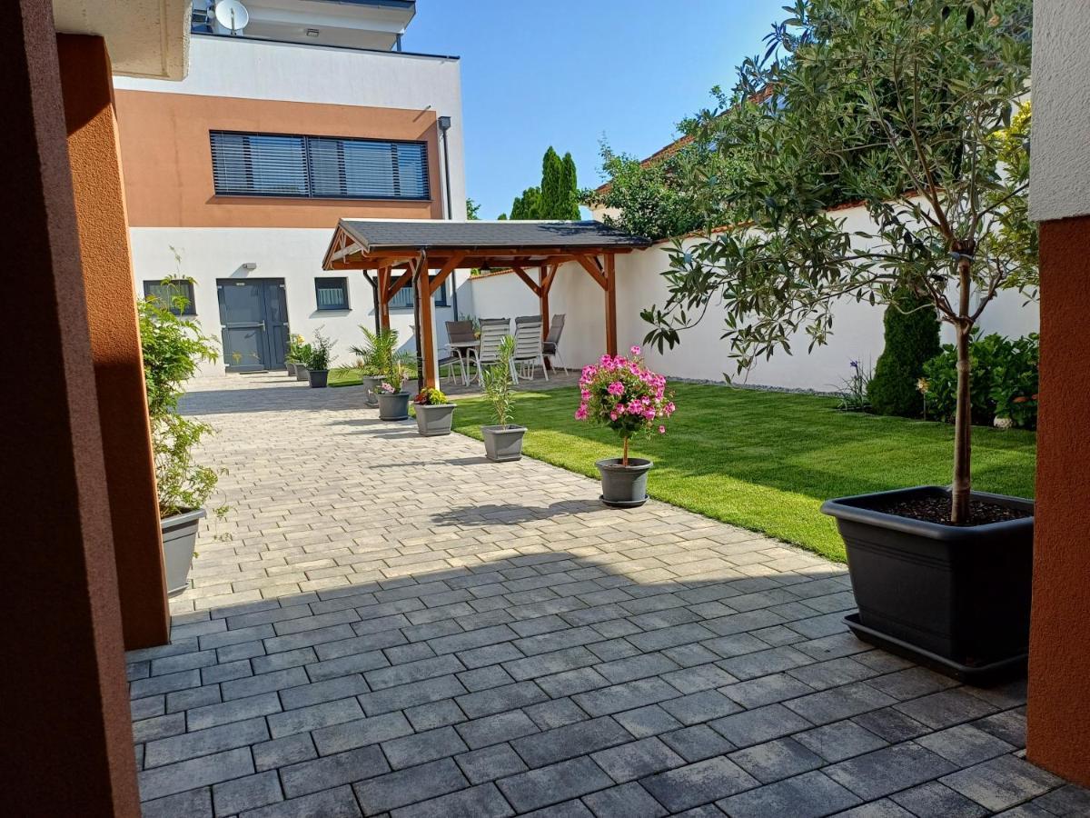 Penthouse Griemann 2 Fuer Max 4 Personen Mit Eigener Grosser Dachterrasse Zum Relaxen! Illmitz Eksteriør billede